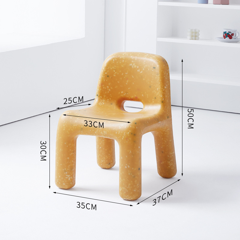 Taburete amarillo de calidad, ideal para tienda física.