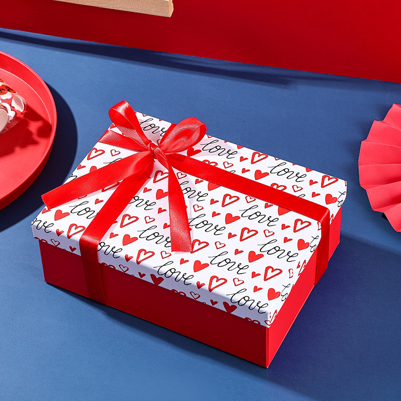 28 Red And White With Heart Foldable Box