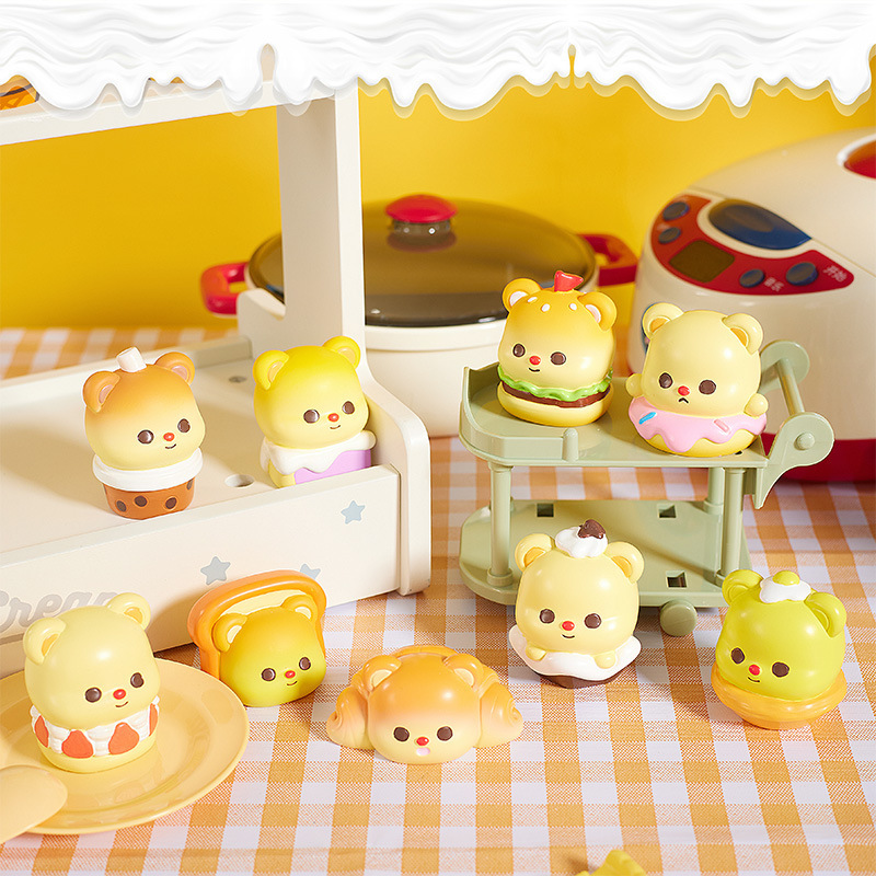 Una caja sorpresa aleatoria de osito de crema.