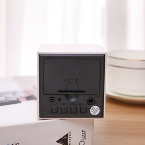 Reloj de mesa cuadrado de madera con Control de voz inteligente LED, cuarzo Digital compacto, temperatura, humedad, alarma electrónica Multicolor - Product Image 4