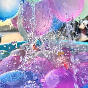 EXPOON 500pcsカスタマイズ可能なラテックス水充填バルーンホーリー水の戦いのための爆弾おもちゃ
