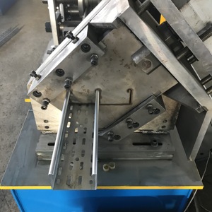 Sistema de marco de acero de seguimiento de puntal C Soporte de acero Panel solar Máquina formadora de rollos Línea de producción - Product Image 4