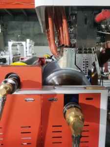 250-300 KGS par heure 200 mètres par minute 3 couches ou 5 couches 1500 mm machine de fabrication de film étirable PE moulé LLDPE automatique - Product Image 3