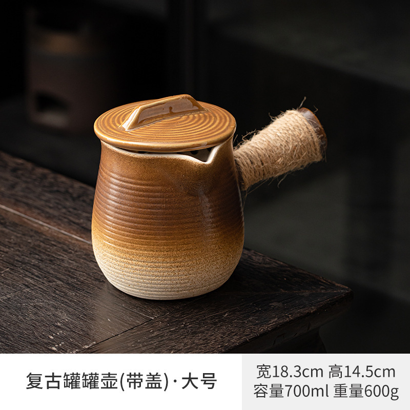 Tarro de 700 ml con esmalte y tapa.