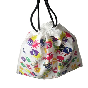 Venta al por mayor regalo personalizado plástico dibujar cuerda bolsa poliéster con cuerda PE mango patrón de leopardo - Product Image 1