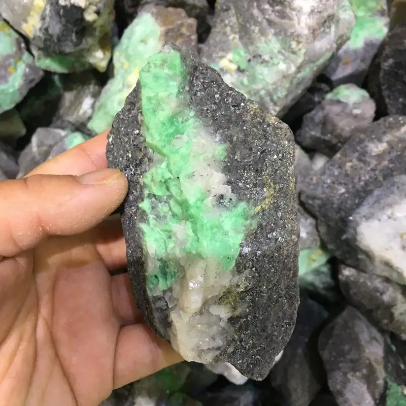 Vendita calda Naturale smeraldo di guarigione della pietra preziosa raw Ruvido Smeraldo Pietra per Campioni di Minerali