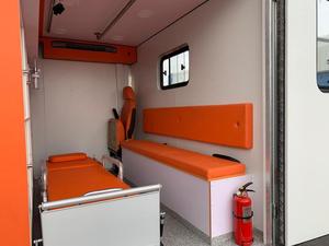 גבוהה באיכות בנזין מנוע Hilux תיבת סוג אמבולנס למכירה לבן צבע אמבולנס