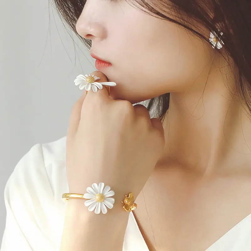 Brinco estilo coreano de pequenos margaridas, brincos com tarraxas de flor assimétrico para mulheres e meninas, joias para presente