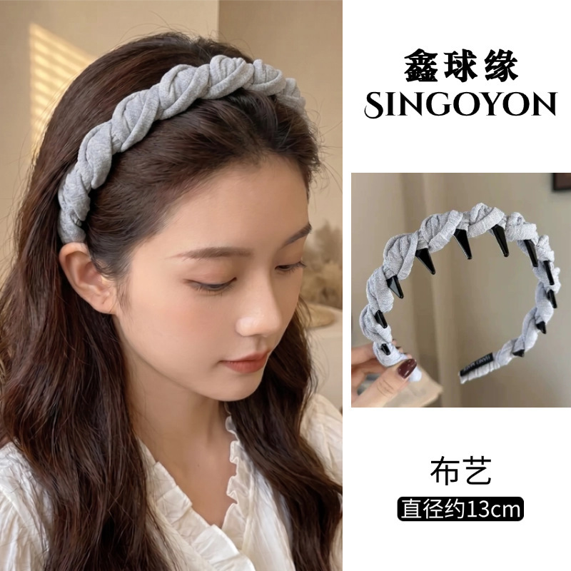 Diadema trenzada color gris claro con 10 colores.