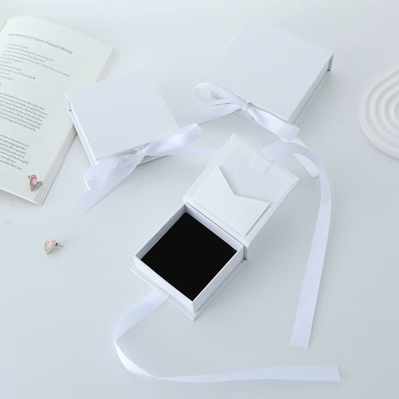 9 pocket ribbon box