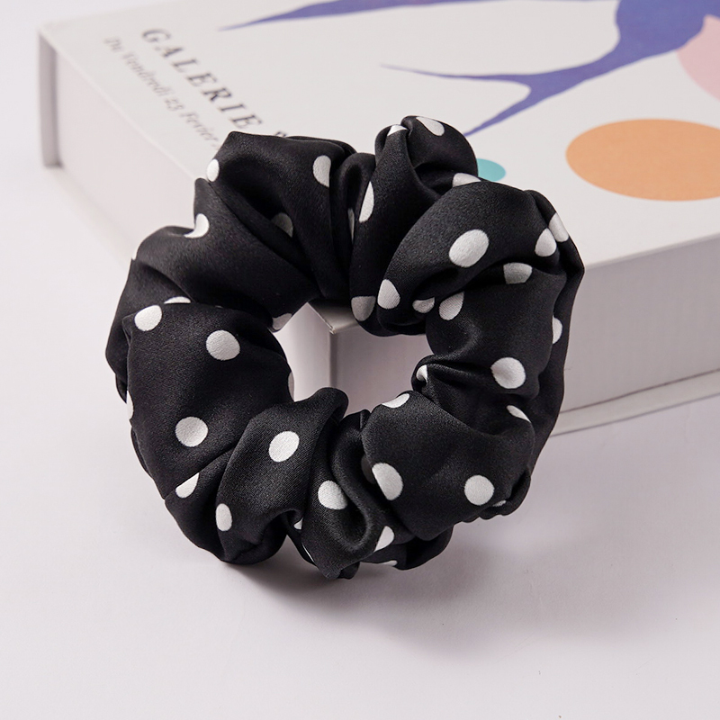 Black white dots