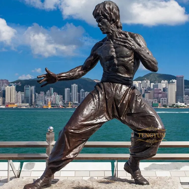 Cina famosa stella del film di Kung Fu Bruce Lee statua a grandezza naturale scultura di rame Superstar cinese