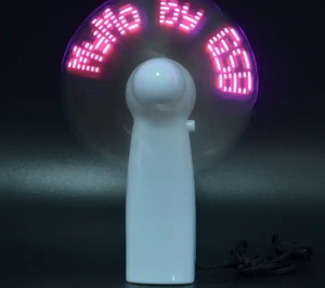 Diseño de impresión OEM 3AAA batería ventilador eléctrico sin aspas autoprogramable mensaje LED ventilador de mano con pantalla LED