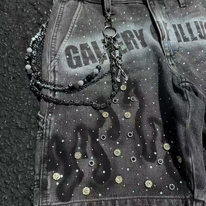 กางเกงยีนส์ขาสั้นสำหรับผู้ชายสีดำประดับเพชรสไตล์ Y2K วินเทจประดับคริสตัลน่ารักถักสีตามสั่งผู้ผลิต - Product Image 5