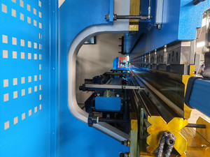 Pressa piegatrice idraulica 4m dotata di sistema Touch Screen DA66T, programmazione 2D e funzione di simulazione 3D