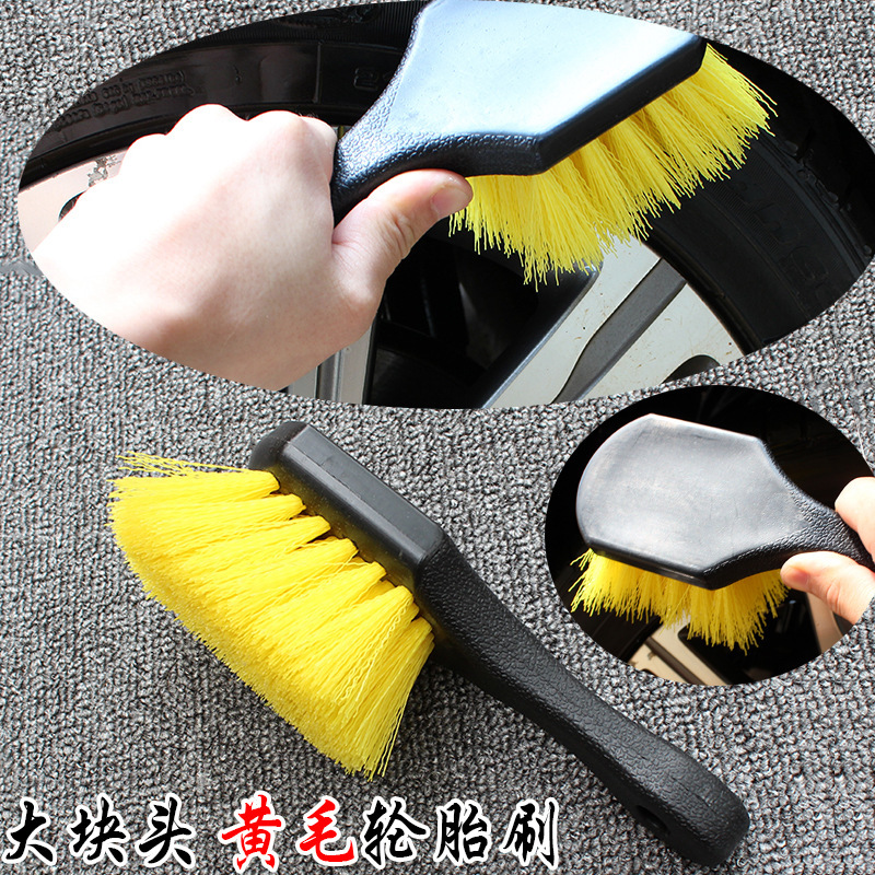 Brosse à pneus jaune