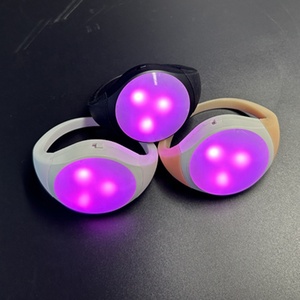 led-armband mit usb-fernbedienung wiederaufladbar leuchtend event personalisiert led musik-controller-armbänder
