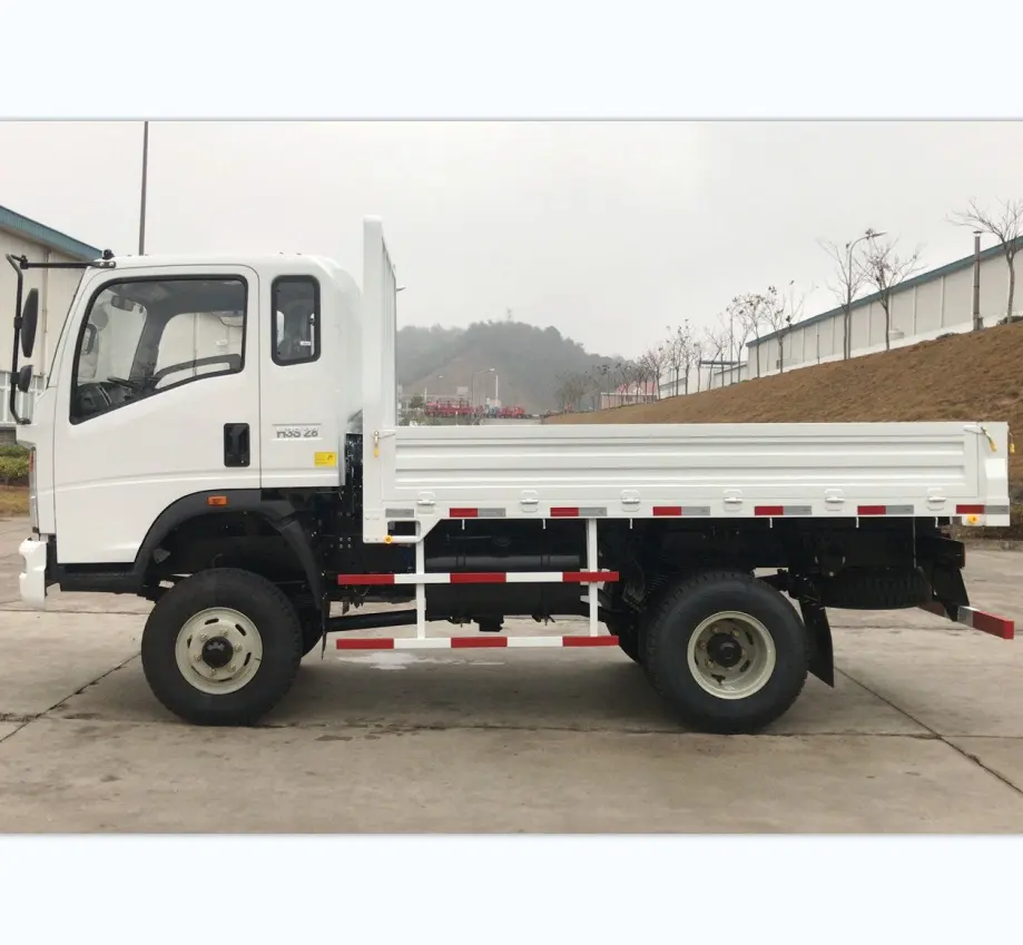 Sinotruk howo 4x4 מכביש אור מטען משאית למכירה