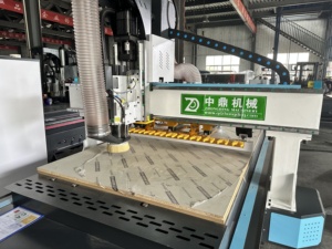 自動ローディングアンロードATC CNCルーターマシンリニアツールチェンジャー付きPVC & ウッドシンテック制御システム新状態 - Product Image 3