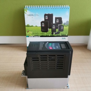 Alto rendimiento 0.75KW Unidad de frecuencia variable universal 220V Control vectorial de inversor de CA trifásico para aplicación de Motor - Product Image 4