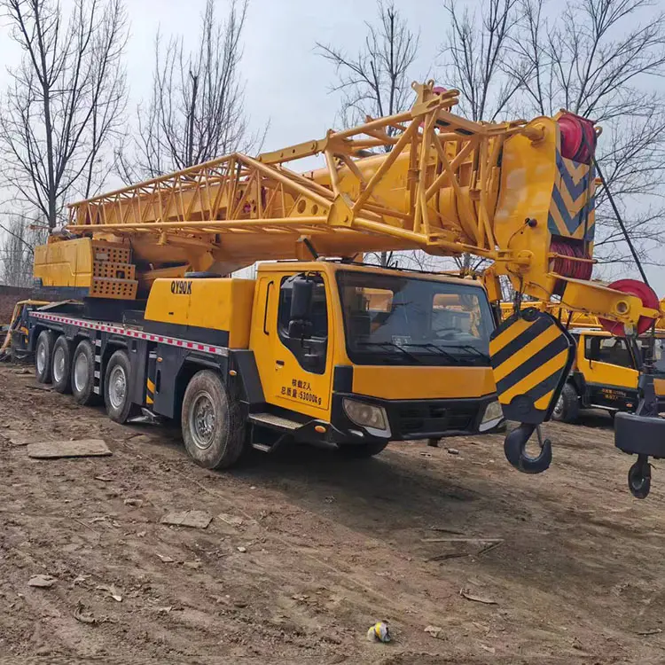 Grúa pequeña de 25 toneladas de marca china para camioneta grúa de camión usada Qy25