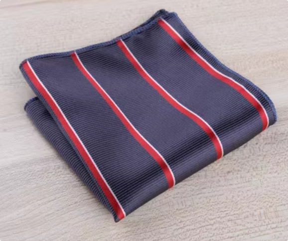 Gris avec des rayures rouges