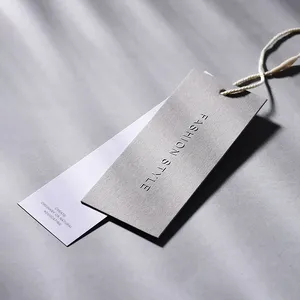 Lüks özel logo kıyafet askı etiket toptan özel kağıt basınç baskı asmak etiketi çevre dostu sallanan Hangtags özel