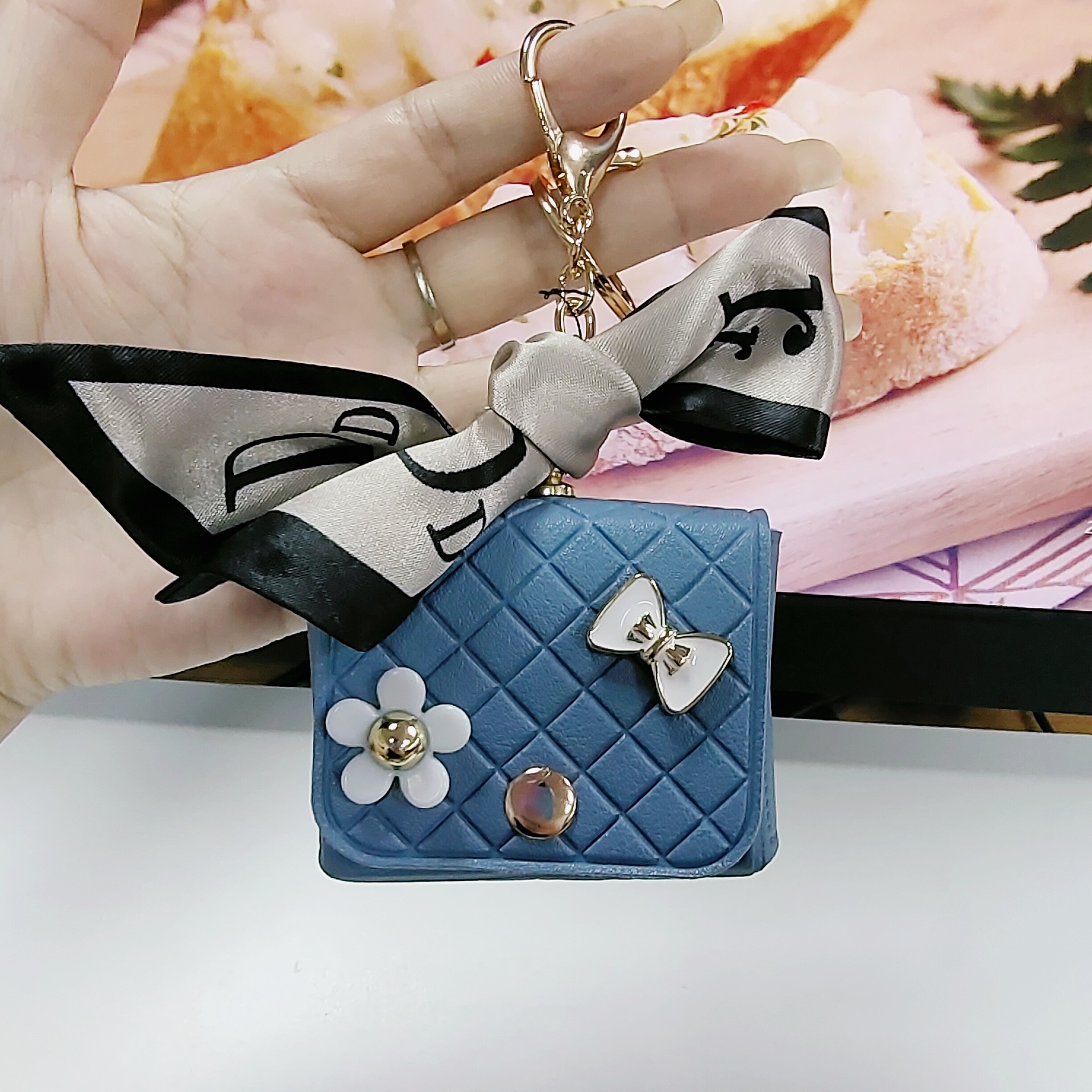 Bleu avec ruban