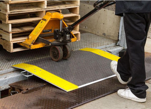 Mobile <strong>Loading</strong> <strong>Dock</strong> <strong>Leveler</strong> Forklift <strong>Loading</strong> <strong>Dock</strong> Plates and Ramps Easy <strong>Loading</strong> <strong>Unloading</strong> Ramp Aluminium Plate - Product Image 6