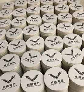 带有个性化品牌标志的高级啤酒杯垫