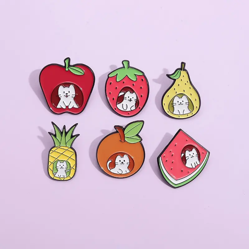 Venta al por mayor caliente lindo dibujos animados esmalte taza gato manzana piña fresa fruta broches Pin joyería para mujeres