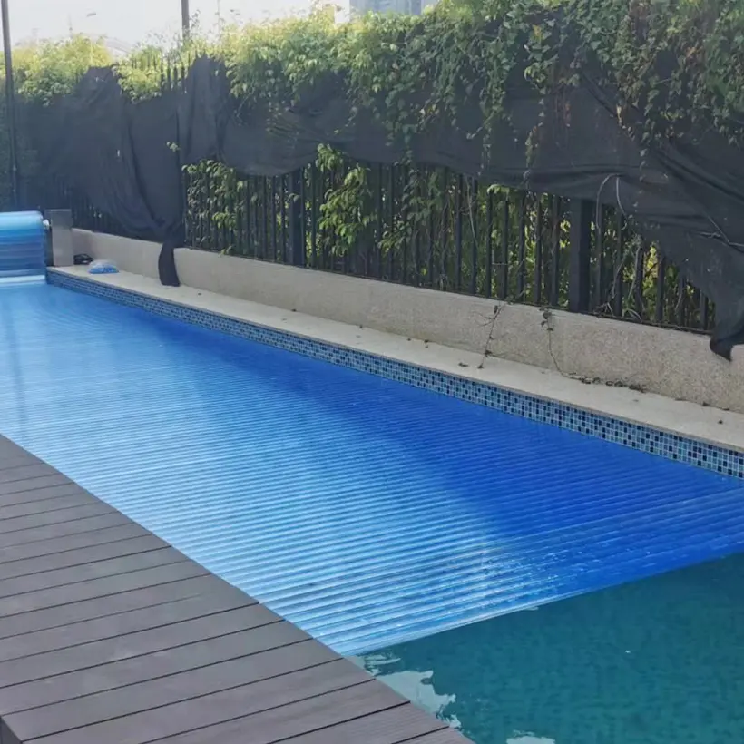 Système électrique de couvertures de piscine rétractables avec lamelles PC Anti-UV