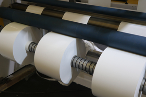 Rotola di controllo PLC ad alta velocità per far rotolare le etichette adesive di carta che tagliano la macchina di riavvolgimento - Product Image 2