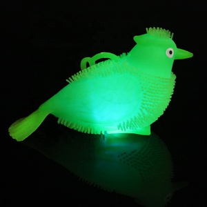 子供のための鳥型教育フラッシュおもちゃフグボールTPRおもちゃ工場卸売