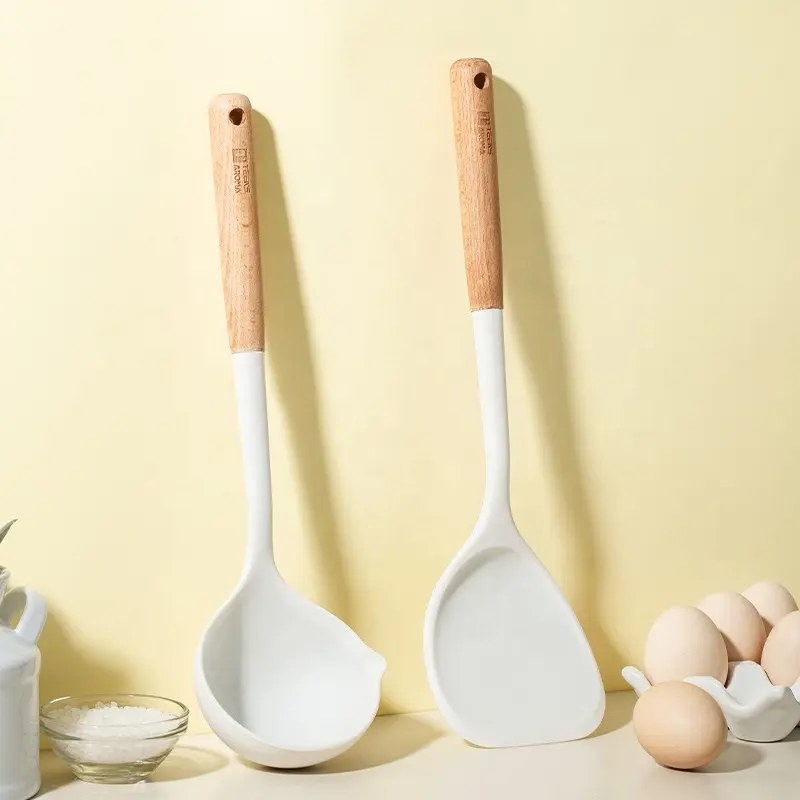 Ustensiles de cuisine en silicone de qualité alimentaire personnalisés spatule tourneuse et louche en silicone avec manche en bois