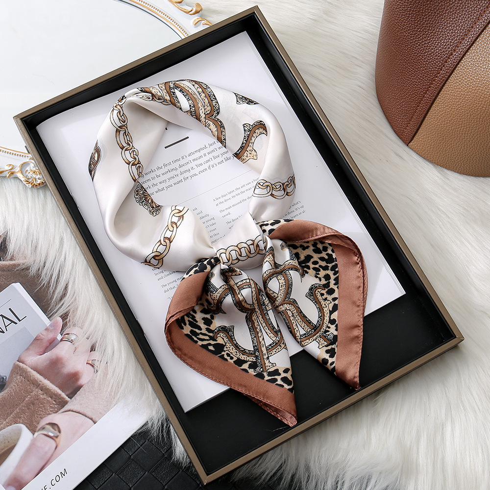 Leopard print chain