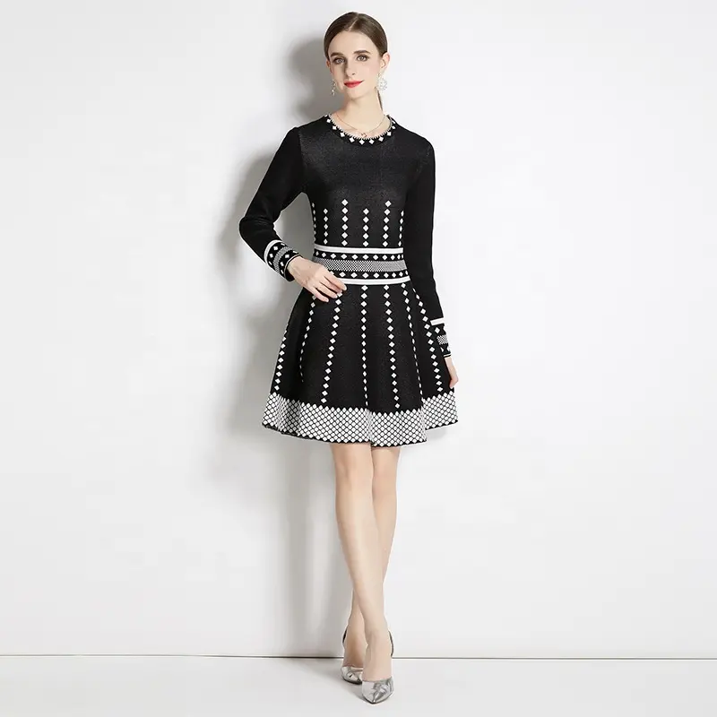Camisola das mulheres francesas vestido de malha outono nova moda elegante tamanho livre xadrez diamante casual vestido preto e branco