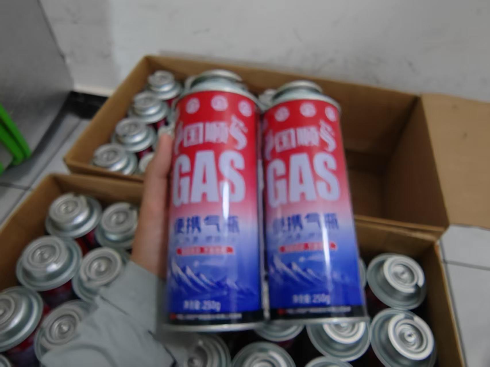 10 empty gas canisters