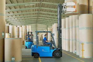 Carretilla elevadora telescópica completamente automática BYD Manual utilizada para el manejo de carga descarga apilamiento clasificación puertos aeropuertos estable - Product Image 2