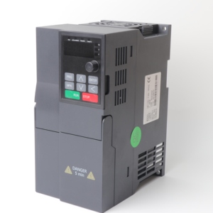 SUSWE HE100 7,5 kW AC-Eingang 220V Ausgang 380V Frequenz umrichter Frequenz umrichter Drehzahl regler