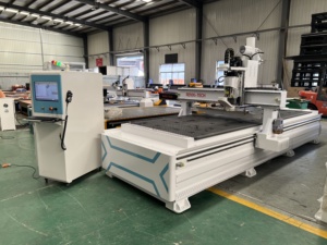 La máquina enrutadora CNC 1325 ATC más barata con servomotor de husillo de 9KW 1500W para proyectos de metal acrílico de madera - Product Image 2