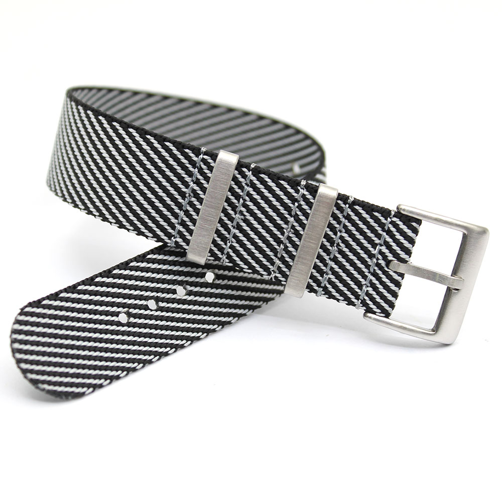 Noir gris clair