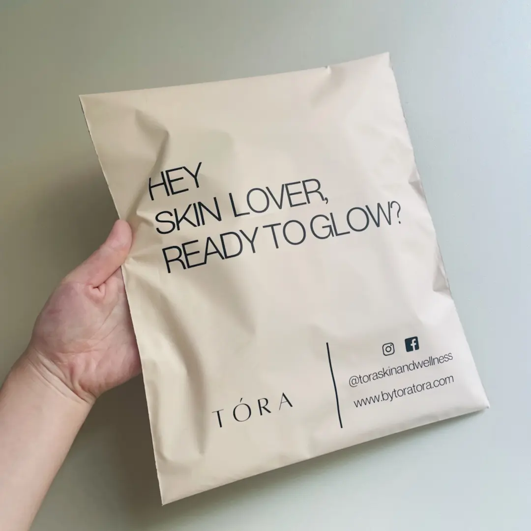Матовый бежевый поли-конверт с принтом логотипа на заказ, конверт для курьерской отправки, пластиковая упаковка, сумка-портфель для доставки
