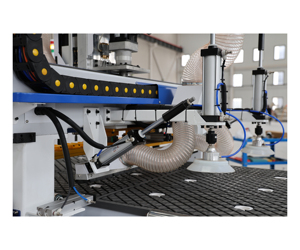 Enrutador CNC multihusillo de 3 ejes multicabezal con tecnología de hoja de sierra Enrutador CNC multifuncional para carpintería - Product Image 3