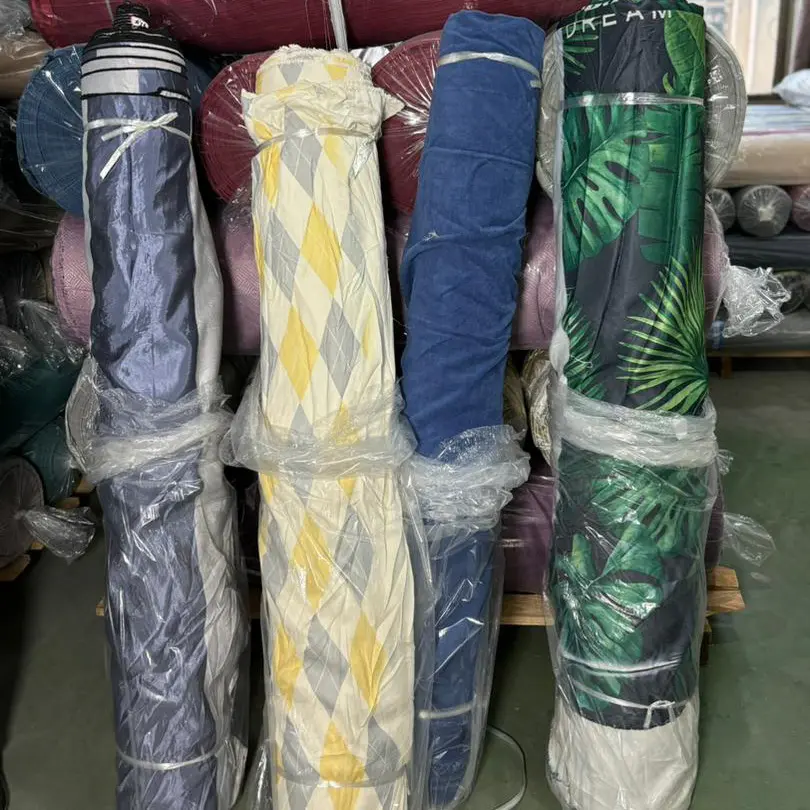Karartma perdeleri için yüksek kaliteli jakarlı tasarım perde malzeme kumaş % stok lot kumaş Polyester kumaşlar