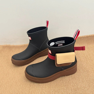 حذاء مطر مطاطي بتصميم جديد للسيدات مقاوم للماء مع جيب جانبي مريح مضاد للانزلاق - Product Image 1