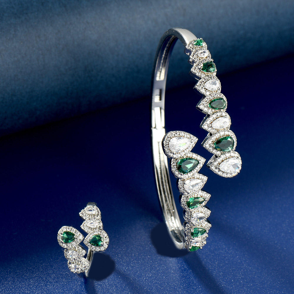 สีเขียว