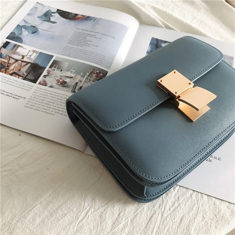 Or mat bleu paon