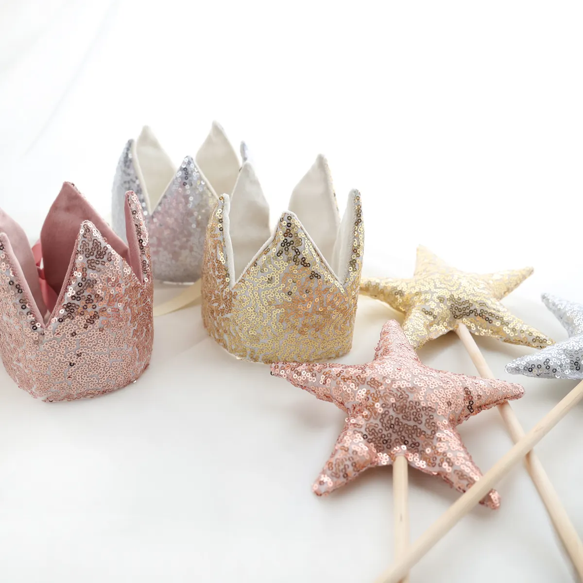 Ensemble de baguettes diadème à paillettes Baguettes de princesse en forme d'étoile Baguettes de fée en bois Ensemble d'accessoires de fête pour enfants Baguette et couronne à paillettes pour tout-petits