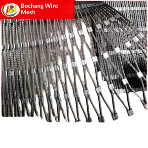 ตาข่ายลวดสีดำแบบยืดหยุ่นสำหรับป้องกันการตกจากที่สูง ใช้สำหรับป้องกันและแยกสัตว์ในสวนสัตว์และแหล่งพักพิงนก - Product Image 3